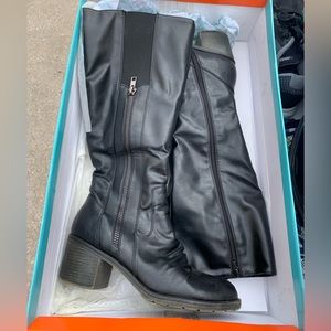 Women boots size 8